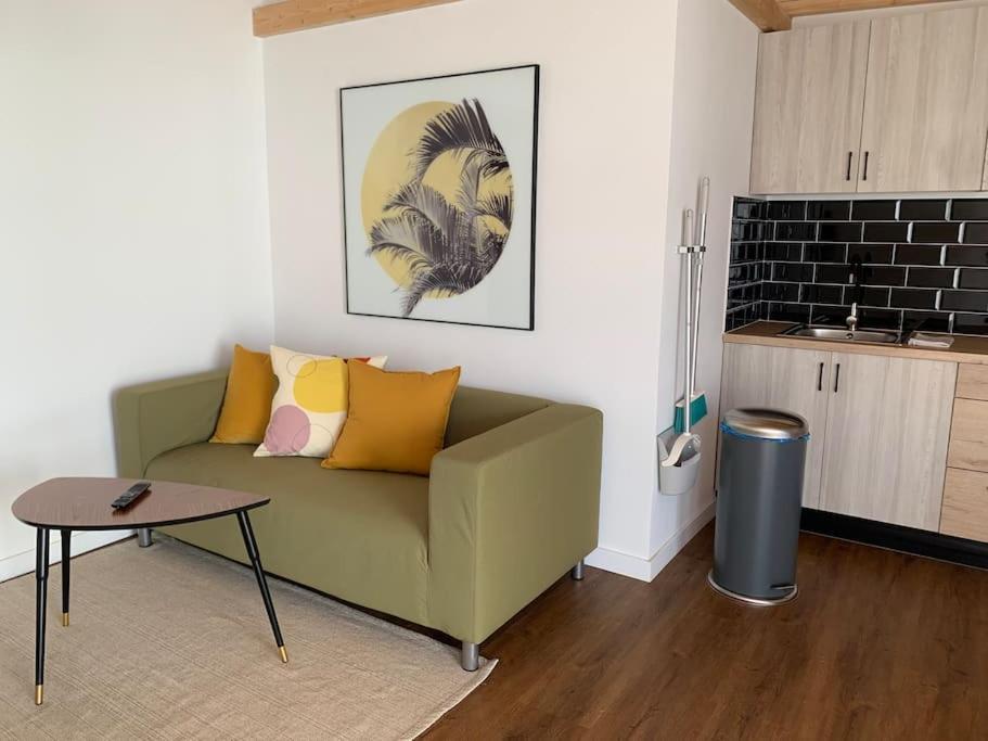 Apartamento Moderna Casa De Invitados Con Terraza Y Piscina *